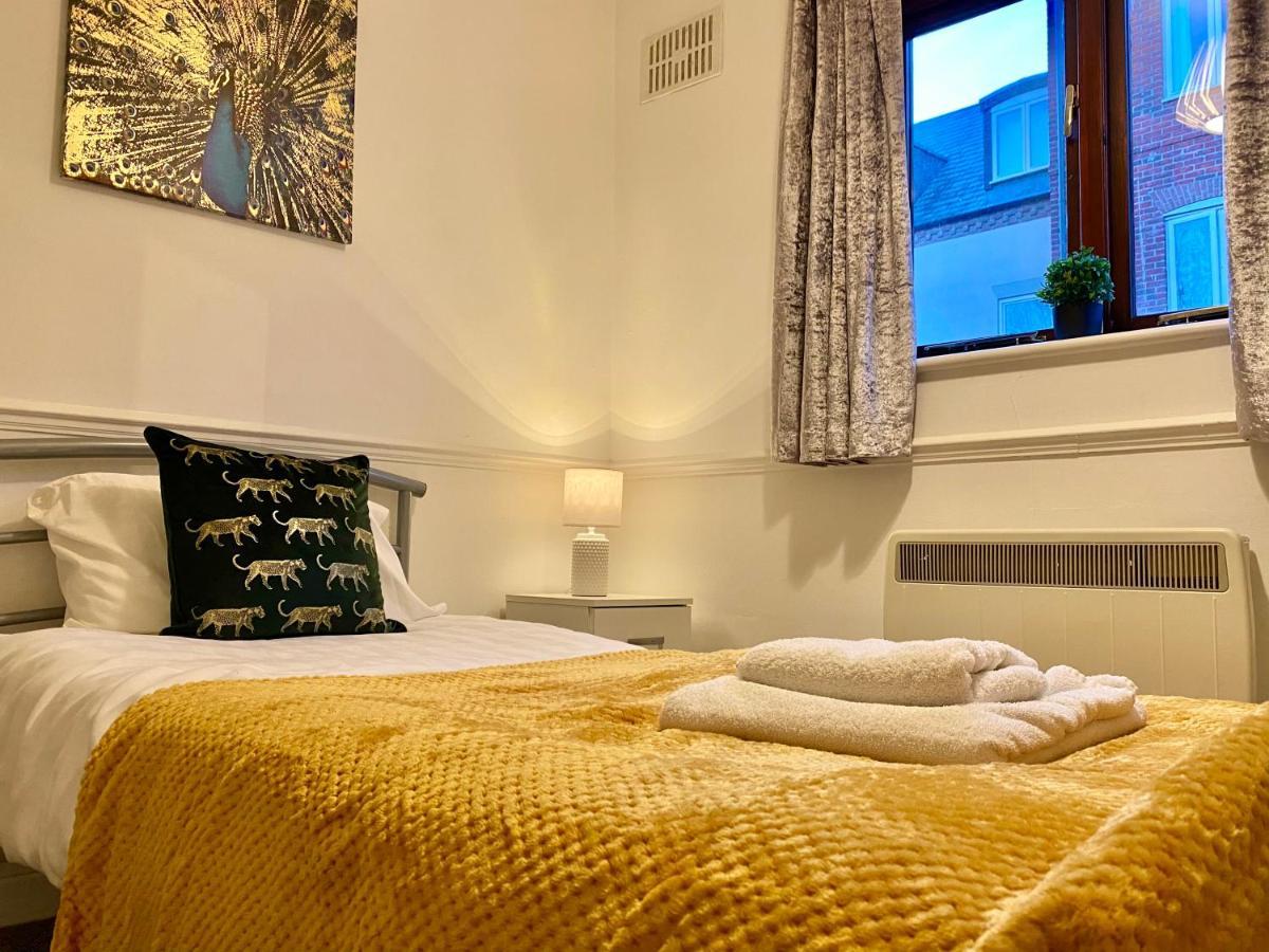 Easyrest Spalding - 4 Beds & Free Parking - Central & Modern Open Plan Apartment - Convenient Location Esterno foto