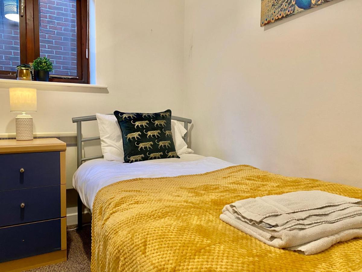 Easyrest Spalding - 4 Beds & Free Parking - Central & Modern Open Plan Apartment - Convenient Location Esterno foto
